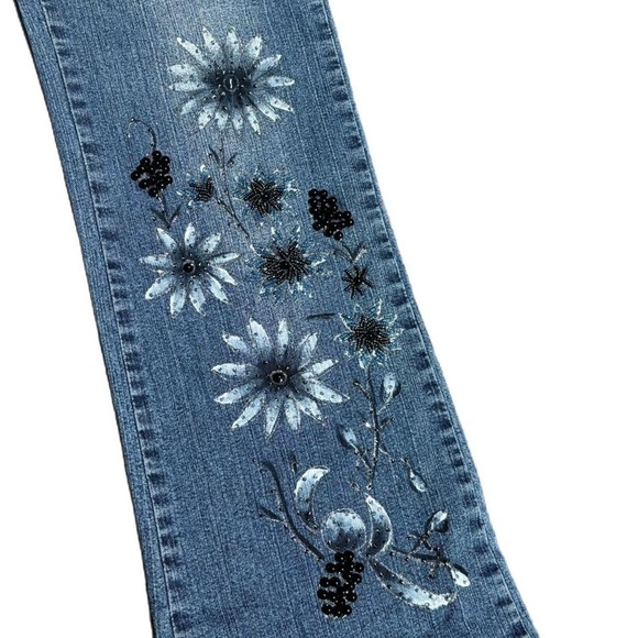 The cutest vintage Embellished Jeans with flowers and berries bead detailing - Picture 4 of 7